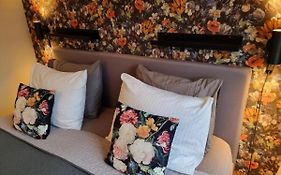 The Hogg House - A City Delight For Two